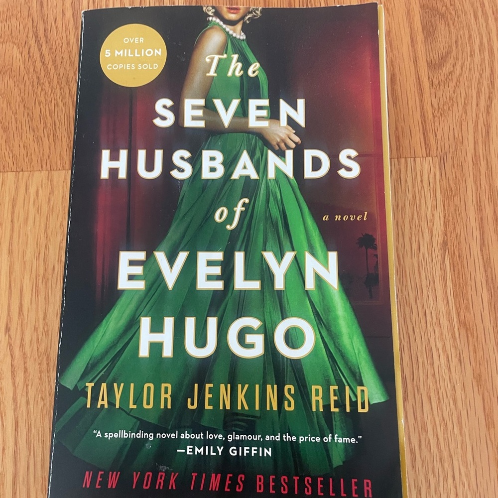 The Seven Husbands of Evelyn Hugo by - Green Cover